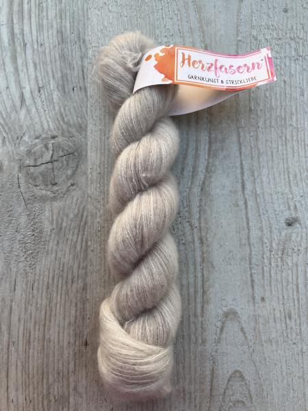 No 93 Perlmutt - zarter Meeresglanz Cashmere und Seide